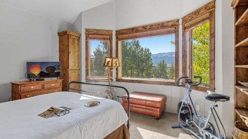 Breckenridge House | Alpenglow Peaks Lodge