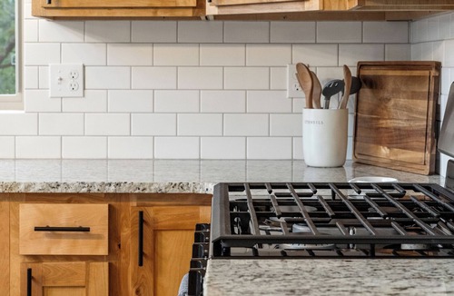 Rainbow Valley Cabin | Alpine Escape: Family-Friendly Cabin with Spectacular Views
