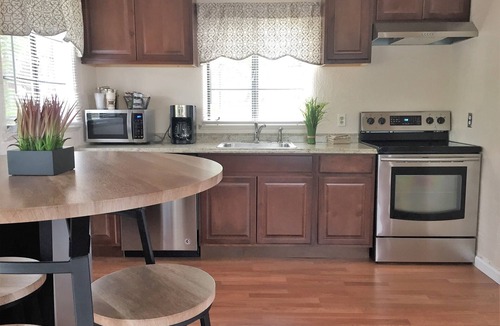 Estes Park House | Alpine Trail Ridge Inn - Kitchen Family Unit