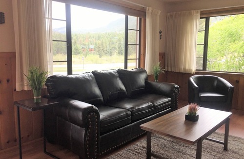 Estes Park House | Alpine Trail Ridge Inn - Kitchen Family Unit