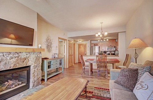Copper Mountain Village Condo | Amazing 1 Bedroom Condo Right in Center Village! 3 Outdoor Hot Tubs PP301