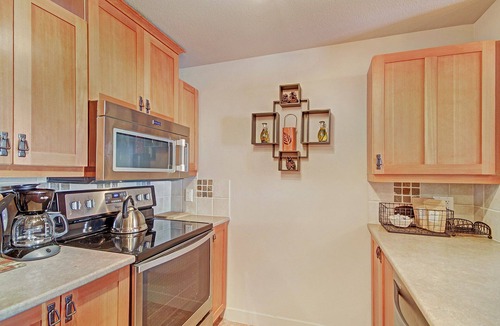 Copper Mountain Village Condo | Amazing 1 Bedroom Condo Right in Center Village! 3 Outdoor Hot Tubs PP301