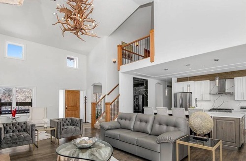 Gypsum House | Amazing 3 Level home