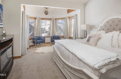 Gypsum House | Amazing 3 Level home