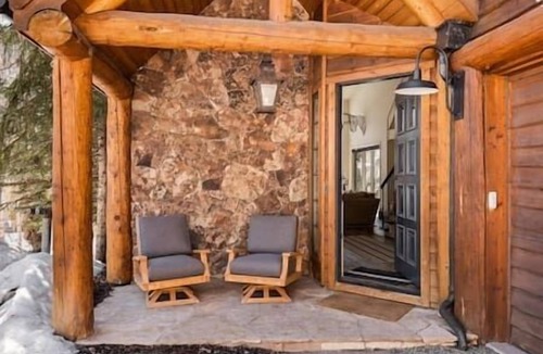 Aspen House | Amazing 4 bedroom 4.5 bath Hot Tub, Fire Place!