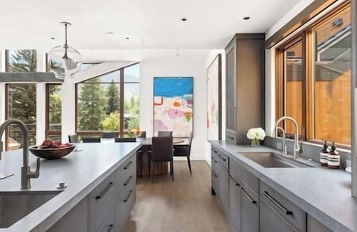 Aspen House | Amazing 5 Bedrm home located in Aspen, Great Views