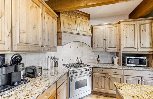 Winter Park House | Amazing 5-Bedroom Home Featuring Private Hot Tub/Washer & Dryer/Free WiFi/Deck