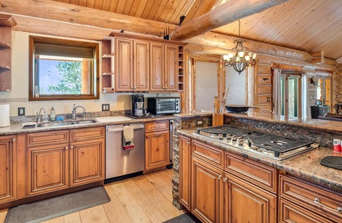Hartsel Cabin | Amazing 5000 Square Ft Estate On 70 Secluded Acres