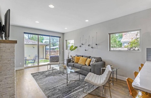 University Bed & Breakfast | Amazing 5BR Home! DU - Walk Everywhere! Sleeps 15!