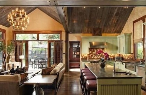 West End House | Amazing 6 Bedroom Home, West End, Hot Tub, Patio!