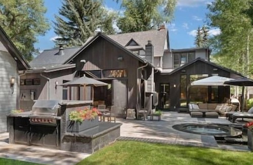 West End House | Amazing 6 Bedroom Home, West End, Hot Tub, Patio!