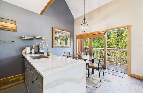 Lakeside Village Condo | Amazing Inside & Out! 2 Bed, Loft, Updated, HotTub