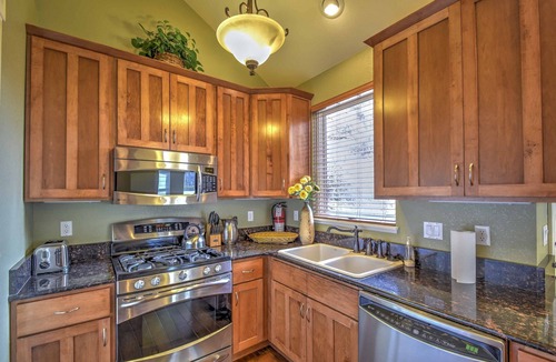 Manitou Springs House | Amazing Manitou Retreat, Trails, Shopping and Dining Walk to Incline and Cog Railway, AC, Wifi,Grill