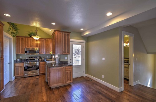 Manitou Springs House | Amazing Manitou Retreat, Trails, Shopping and Dining Walk to Incline and Cog Railway, AC, Wifi,Grill
