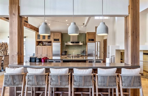 The Highlands House | Amazing Mountain Views, Sleeps 16, Hot Tub, Sauna, Guest House, Golf Course