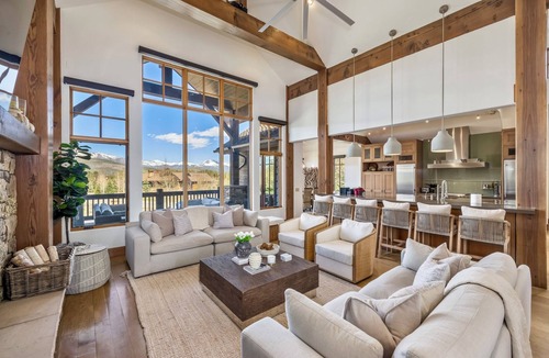 The Highlands House | Amazing Mountain Views, Sleeps 16, Hot Tub, Sauna, Guest House, Golf Course