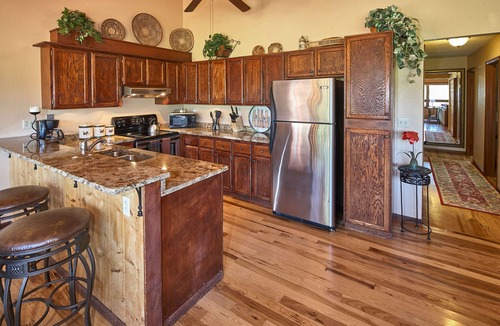 Fraser House | AMAZING Mtn Views, Private Hot Tub, Fireplace, next to River Trail !