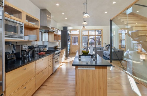 Telluride House | Amazing Townhome w/Mountain Views, Perfect Location! - 1 Block to Gondola, Restaurants & Shops!