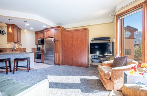 Copper Mountain Village Condo | Amazing Views, free wifi, free parking. Telemark Lodge studio with style