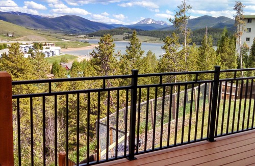 Dillon House | Amazing views of Keystone & Lake Dillon. Walk to Dillon Marina & Amphitheatre.