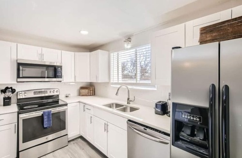 Ralston Valley House | Amazing Yard | HOT TUB | 4 Bed/3 Bath