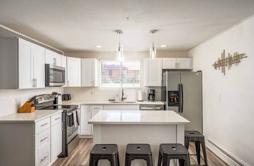 Ralston Valley House | Amazing Yard | HOT TUB | 4 Bed/3 Bath