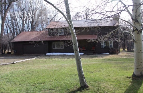 Gunnison House | Amazingly serene private river front house awaits!