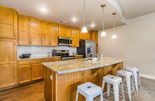 Windsor Condo | Amenities Abound!