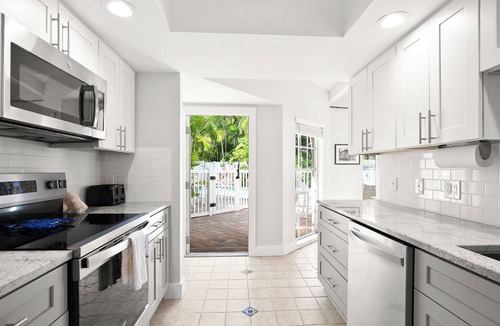 Holmes Beach House | Anna Cabana 4 · Fireplace · Pool & Patio