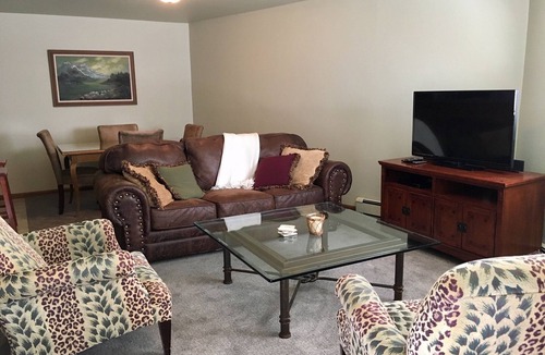 Carbondale Apartment | Apartment in spectacular mountain location viewing the red cliffs of Redstone.