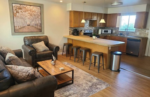Fort Collins House | Applewood Charming Two Bedroom Big Fenced Yard