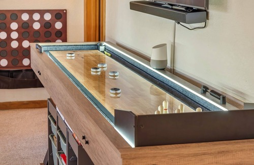 Valley of the Sun House | Arcade~HotTub~Views!~KingBds~Dogs~35min->Breck~Fast WIFI