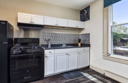 New Castle Apartment | Area 51 Suite at The Ore House Inn