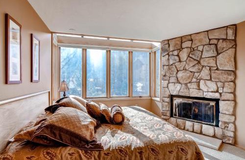 Lakeside Village Apartment | Argentine 1525