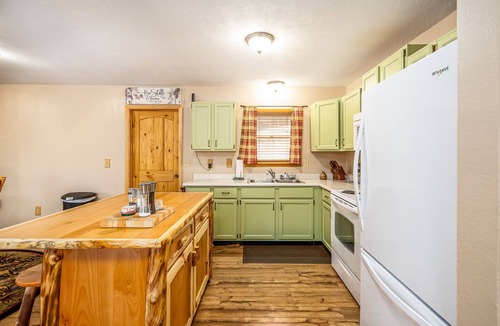 Cimarron Cabin | Arrowhead Sanctuary! Beautiful Cabin! Deck with Fire Pit & Incredible Views!