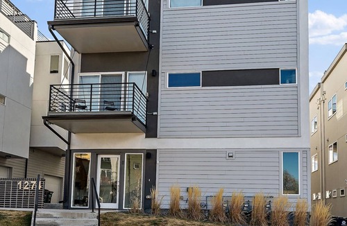 West Colfax House | Artistic Modern 2bed/4bath w/Private Rooftop!