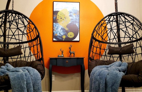 Castle Rock House | Artistic & Stylish, Top-notch & Breathtaking, 3 King Beds & 3 Living Rooms