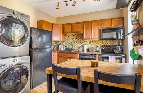Cole House | Artsy, peaceful townhouse w/ private yard - 3 mins from RiNo!
