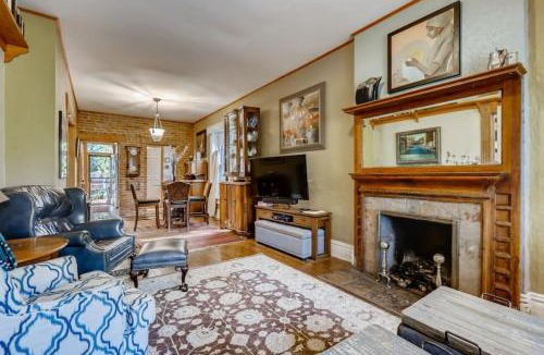 Whittier House | Artsy Victorian Great Location And Amazing Outdoor Space