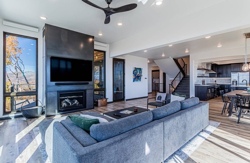 Old Town House | Ask About Monthly Rates for Our Dog Friendly Unit! Panoramic Views, 7 Mi to Resort, Decks-Gym-Garage