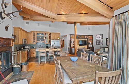 Aspen Condo | Aspen Alps Corner Deluxe 2 Bedroom, walking distance to town
