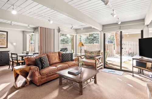 Aspen Condo | Aspen Alps Cozy 2 Bedroom apartment, walking distance to town