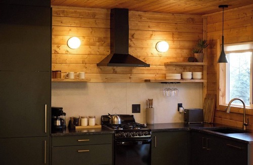 Florissant Cabin | Aspen Hideaway · Mountain Modern log Cabin Deck + Hot Tub