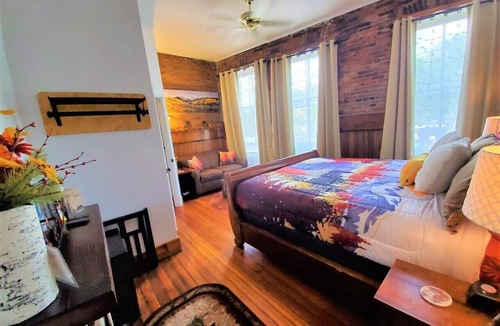Creede Hotel | Aspen Inn - Fall Suite (California King)