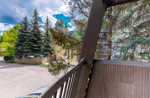 West End House | Aspen Mountain Lodge 211