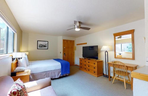 West End House | Aspen Mountain Lodge 211