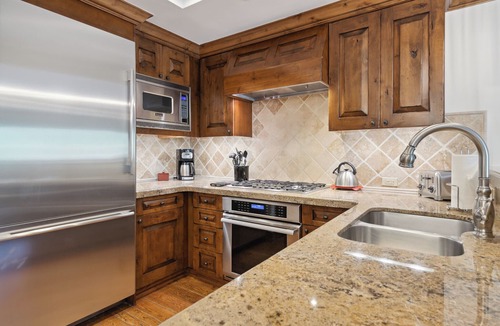Downtown Condo | Aspen Mountain Residences [Formerly Hyatt Grand Aspen] at Owner Direct Rates