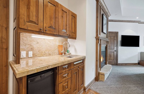 Downtown Condo | Aspen Mountain Residences [Formerly Hyatt Grand Aspen] at Owner Direct Rates