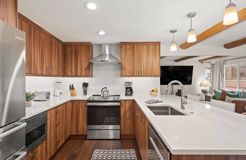 Aspen Condo | Aspen Mtn 1 Block & Downtown 3 Blocks Away! Convenient To Transportation. Parking/Wood FP/Balcony