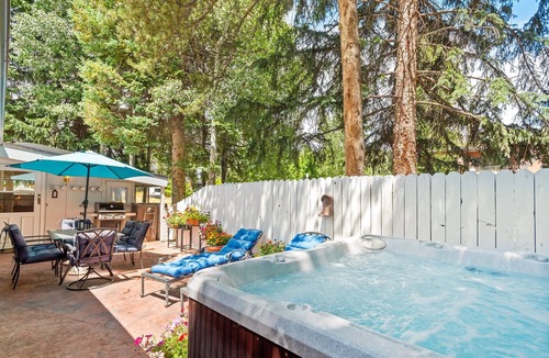 West End House | Aspen West End - Quiet Neighborhood 3 Bedroom Home by RedAwning